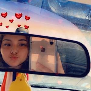 Meet your Posher, Perla